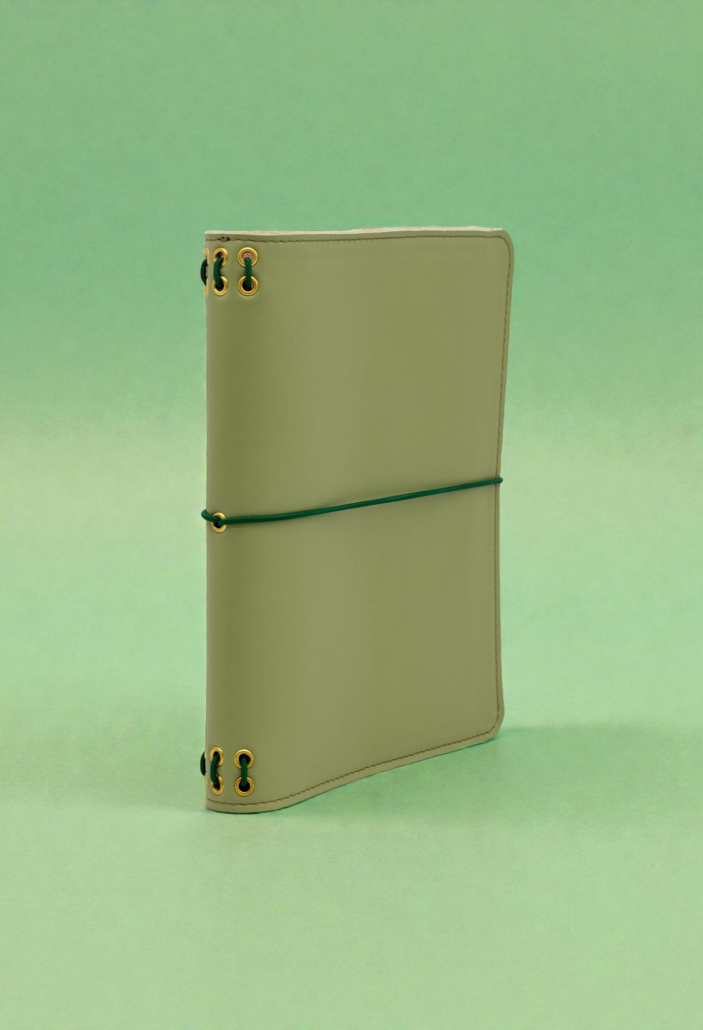 journal cover a5 slim in pelle liscia pistacchio e interno in crosta scamosciata naturale alosbag