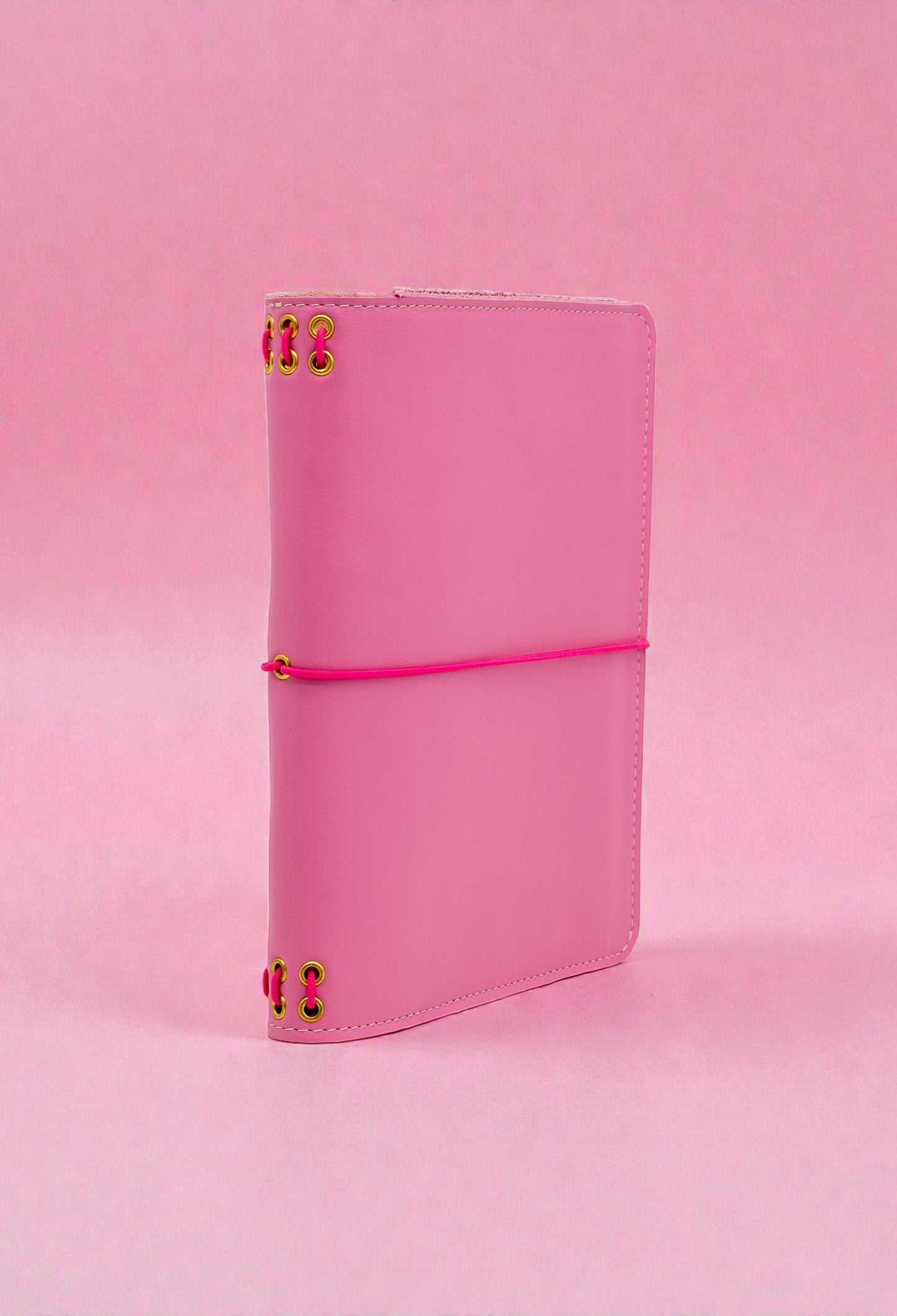 journal cover a5 slim in pelle liscia rosa confetto e interno in crosta scamosciata naturale alosbag dettaglio