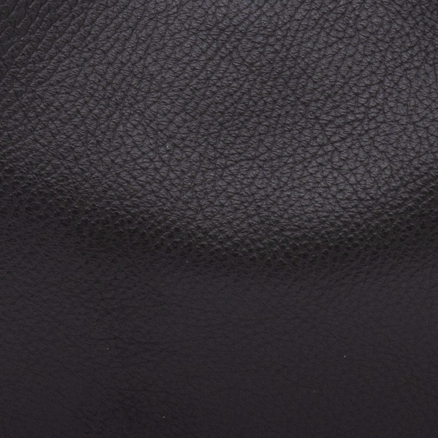 pochette nera artigianale in pelle martellata made in italy dettaglio pelle