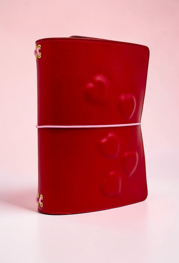 Copertina Agenda A5 Cuori Embossed Rosso Ciliegia Alosbag dettaglio