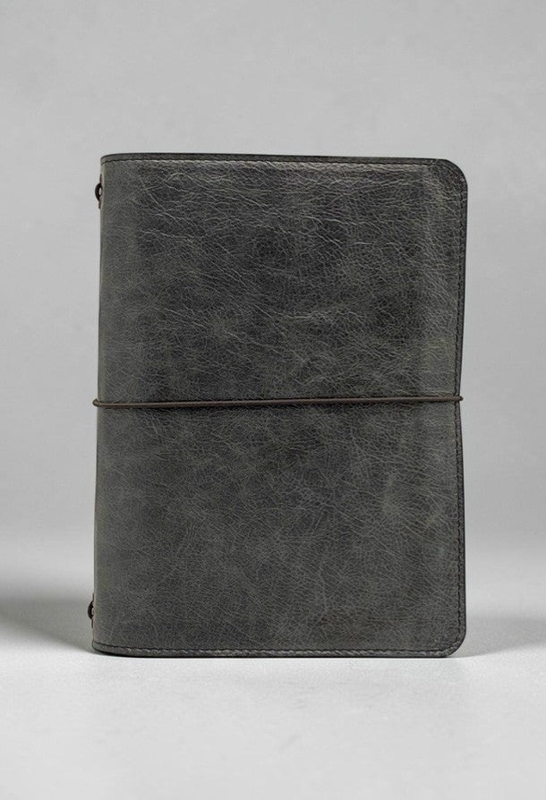 Copertina agenda a5 in pelle nero vintage e interno in  sughero