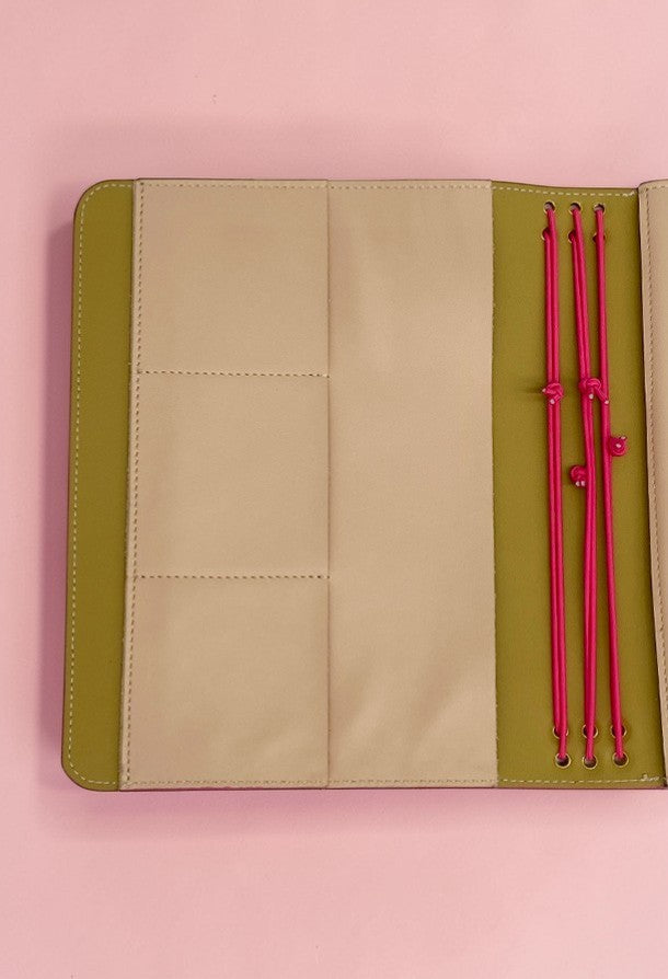 copertina agenda a5 pelle color cipria dettaglio carte alosbag