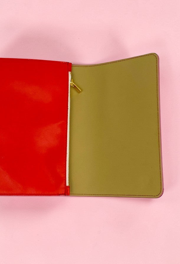 copertina agenda a5 pelle color geranio e crosta alosbag dettaglio astuccio
