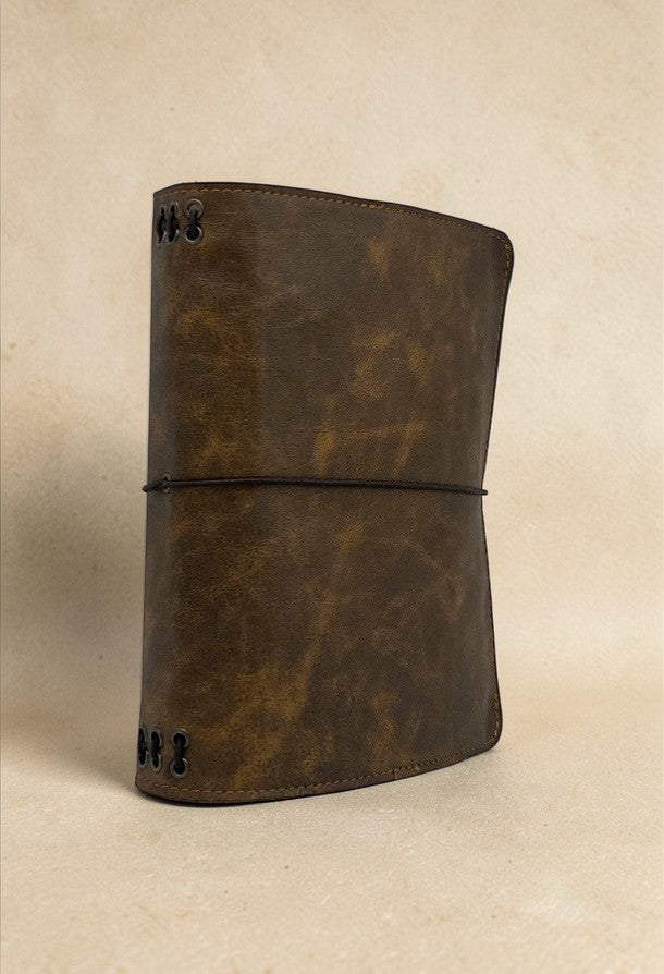 copertina agenda a5 pelle marrone vintage dettaglio diagonale