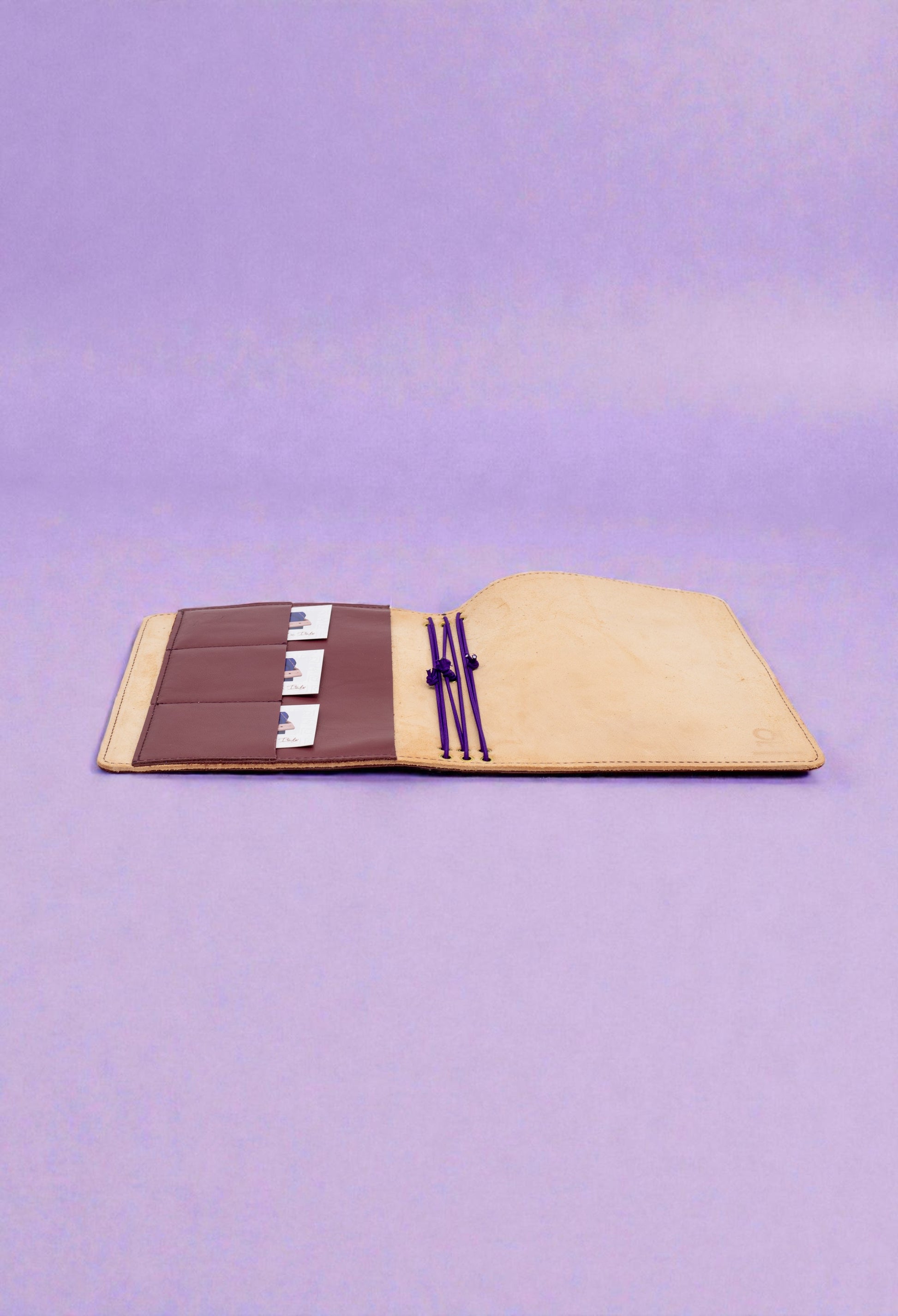 journal cover a5 slim in pelle liscia bordeaux e interno in crosta scamosciata naturale alosbag aperto
