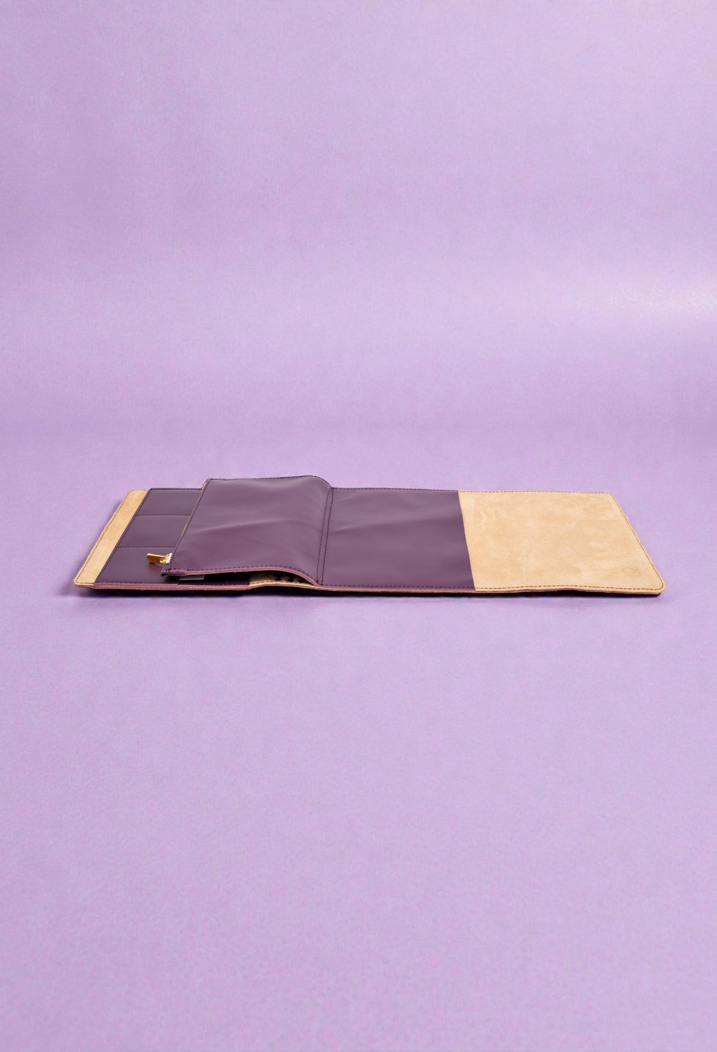 journal cover a5 slim in pelle liscia bordeaux e interno in crosta scamosciata naturale alosbag aperto astuccio