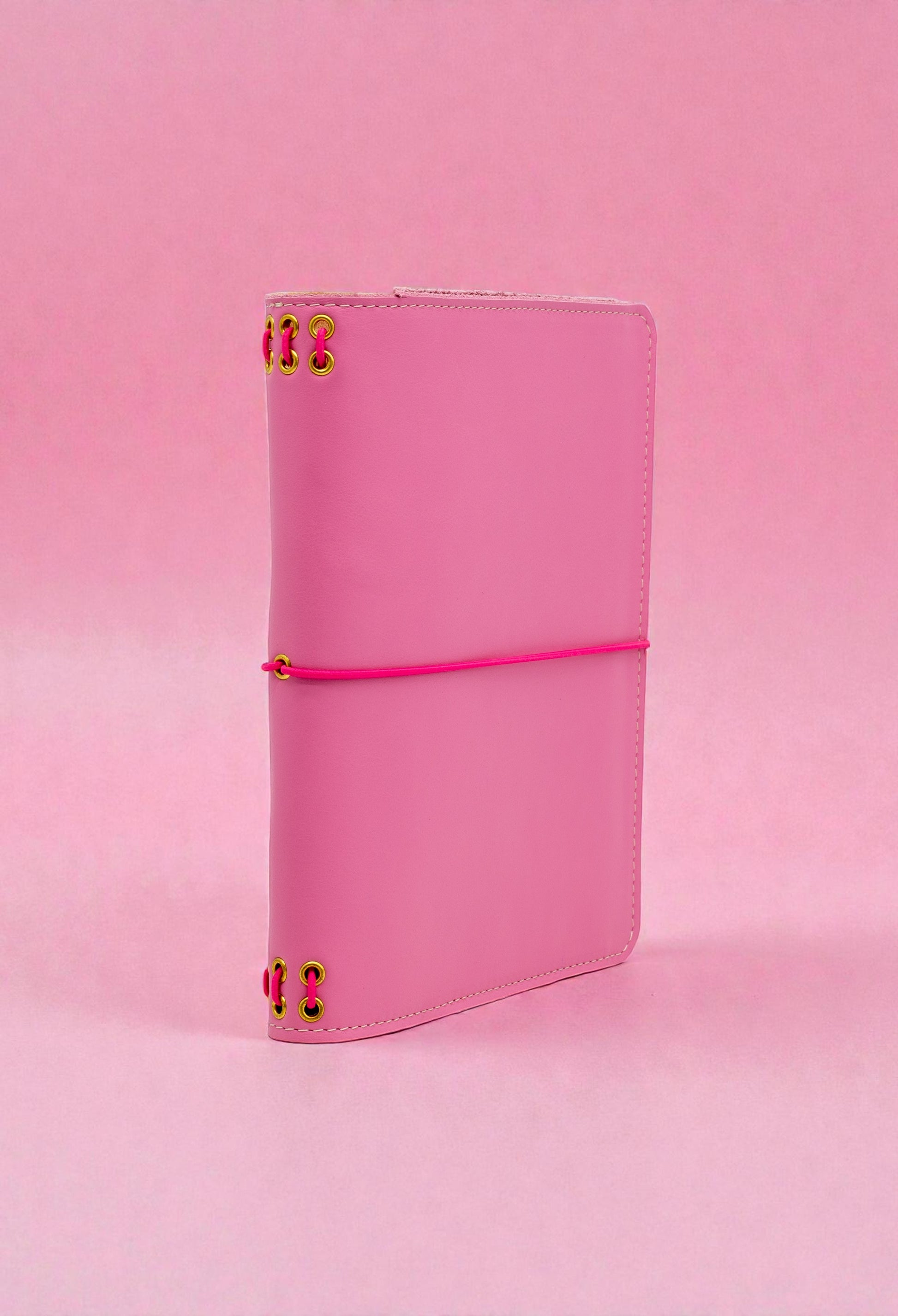journal cover a5 slim in pelle liscia rosa confetto e interno in crosta scamosciata naturale alosbag dettaglio