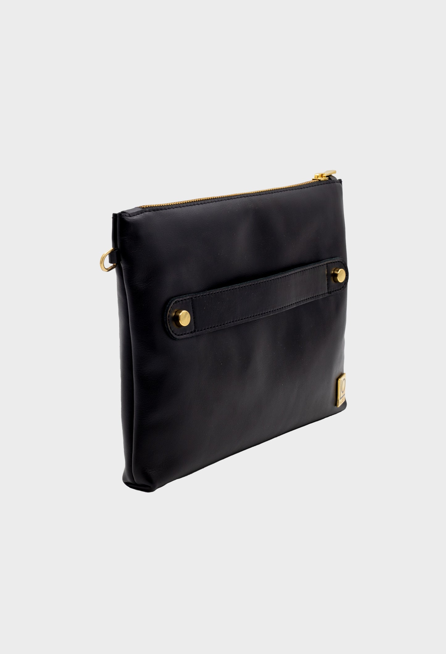 pochette nera artigianale in pelle liscia made in italy dettaglio diagonale