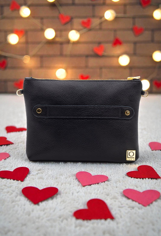 pochette nera artigianale in pelle martellata made in italy