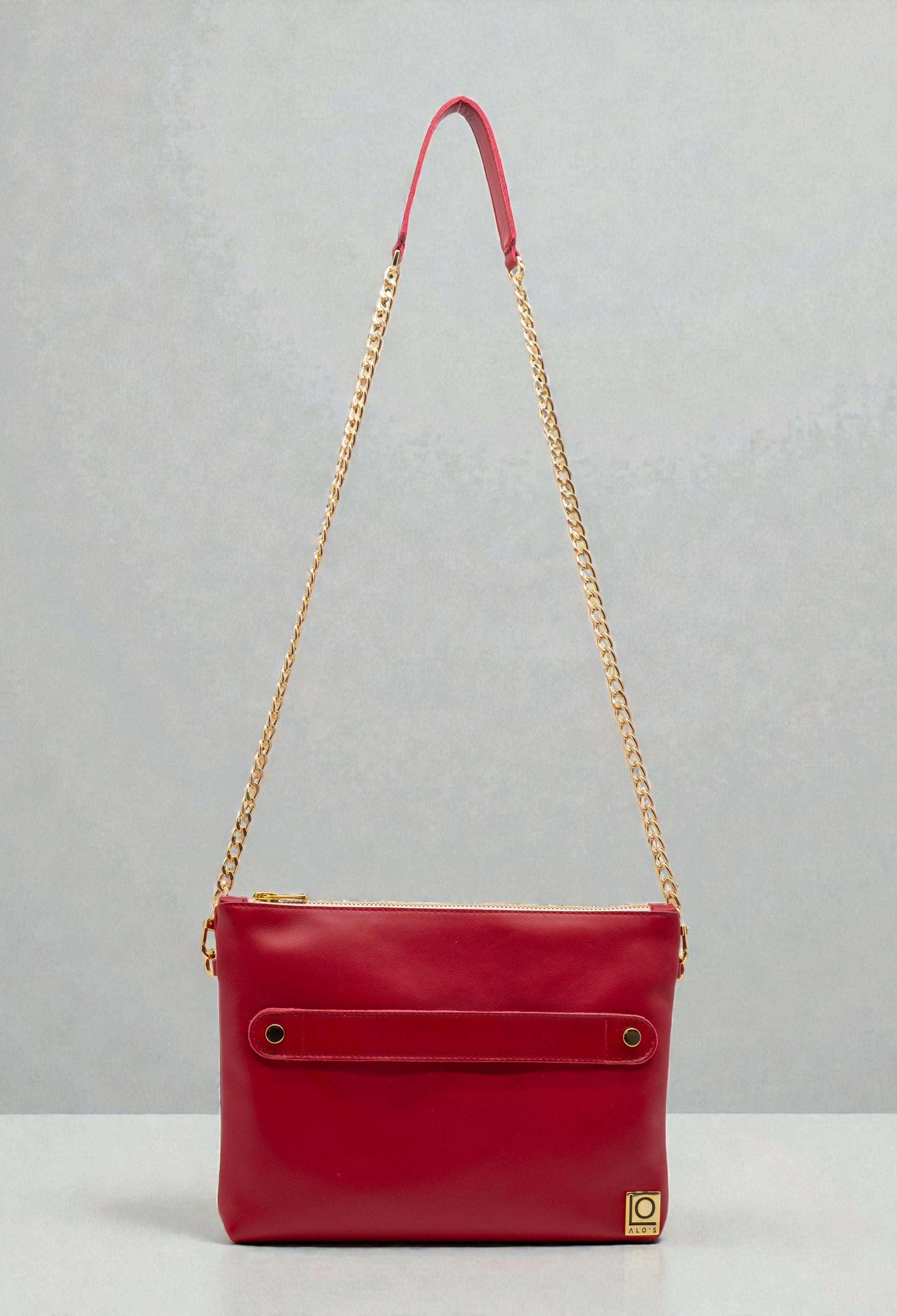 pochette rossa artigianale in pelle rosso ciliegia made in italy tracolla