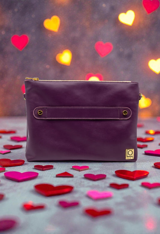 pochette viola artigianale in pelle liscia made in italy borsa a mano